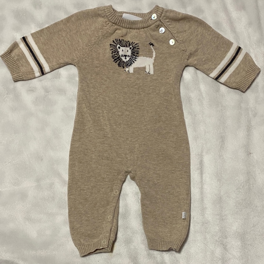 Elegant baby size 6mo boys Cozy Tan Lion Knit Baby One Piece outfit NWOT